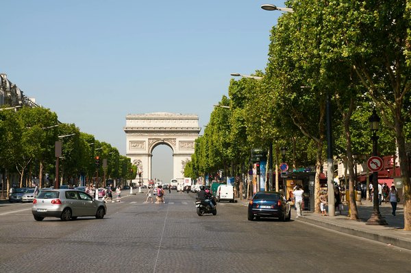 Louer un bateau pour découvrir la Riviera française